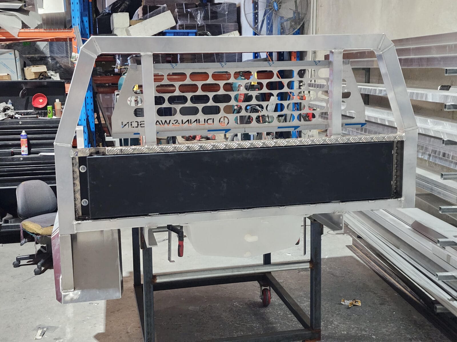 30L Ute Tray Headboard Tank 6