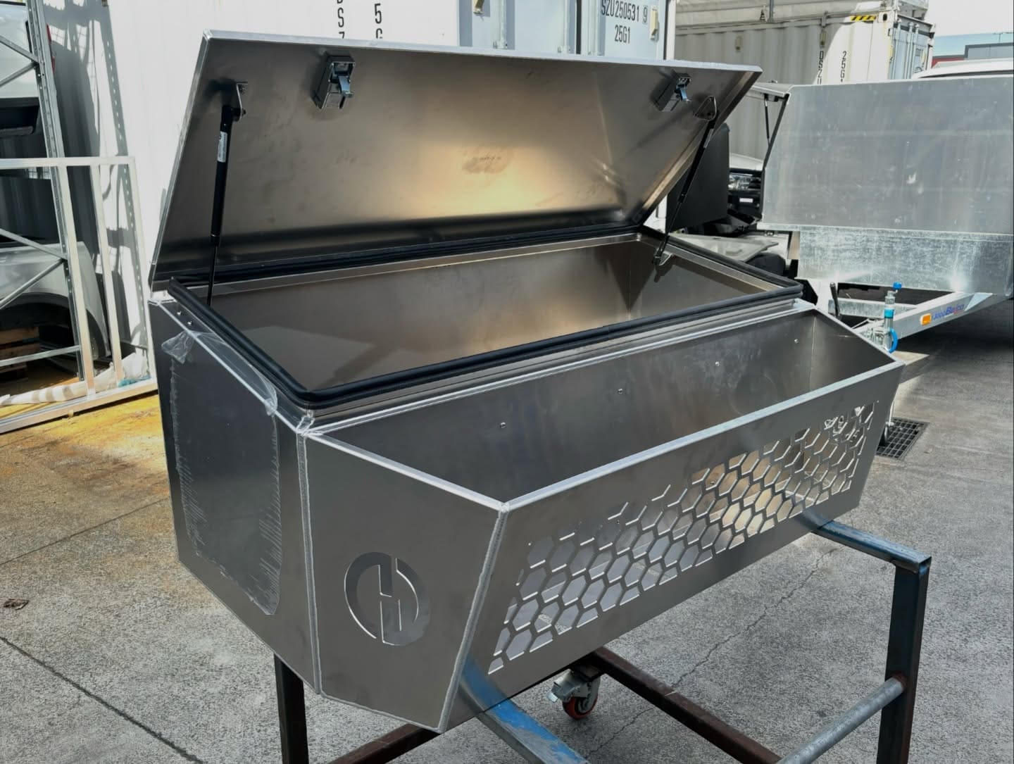 Dunn And Watson Gas Struts Fitted To Customer Custom Toolbox For Camper Trailer