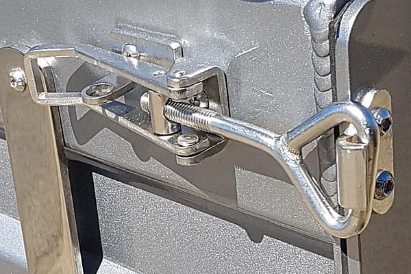 Over Center Fastener On Ute Tray